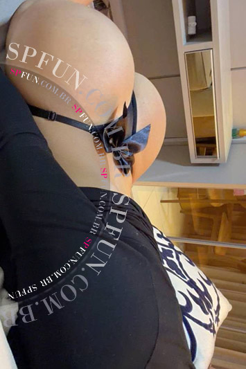 Giulya, acompanhante de luxo morena, com ensaio amador em SP