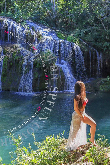 Giulya, acompanhante de luxo morena, com ensaio amador em SP