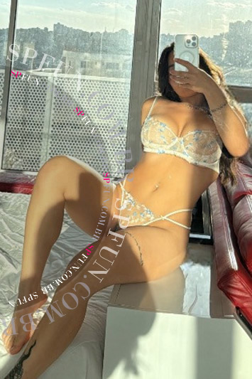 Giulya, acompanhante de luxo morena, com ensaio amador em SP